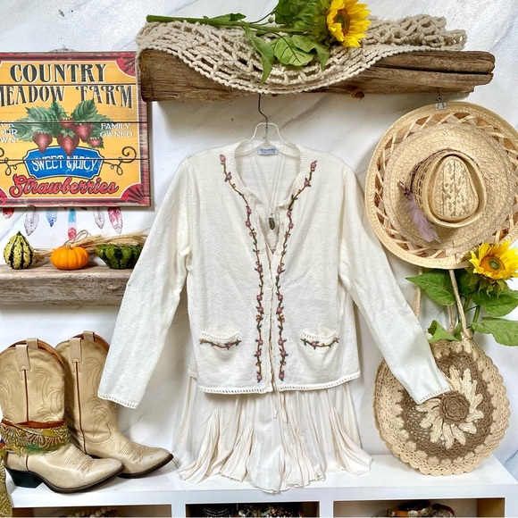 Farmhouse prairie vibe vintage floral embroidered boho vintage cardigan sweater - Picture 5 of 14